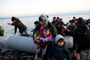 نجات 47 مهاجر در دریا توسط یونان و مرگ یک کودک