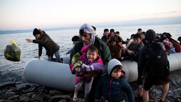 نجات 47 مهاجر در دریا توسط یونان و مرگ یک کودک