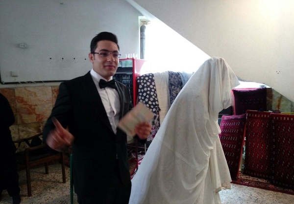 حضور عروس و داماد تهرانی پای صندوق رای + عکس