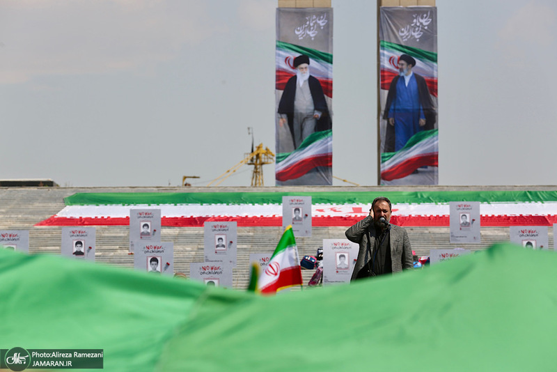 اجتماع مردمی بزرگداشت روز جمهوری اسلامی همراه با اهتزار بزرگترین پرچم مقدس در گذر فرهنگ
