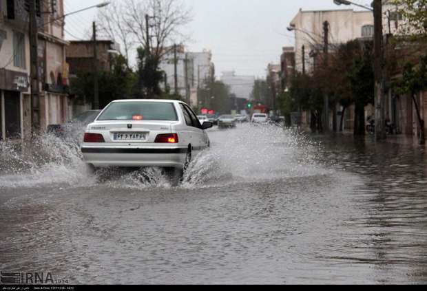 پیشروی بطئی سیلاب به داخل شهر گنبد