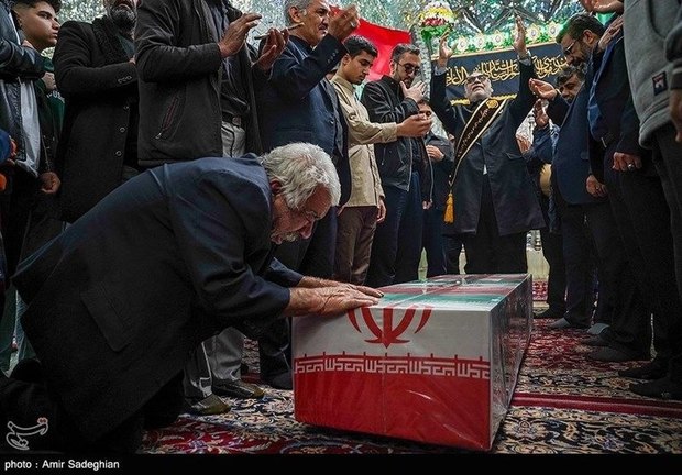 تشییع پیکر شهید دانش آموز علی حق شناس در حرم شاهچراغ (ع) + عکس ها