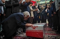 تشییع پیکر شهید دانش آموز علی حق شناس در حرم شاهچراغ (ع) (6)