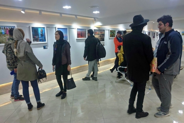 نمایشگاه عکس 'رنگ' در کرمانشاه گشایش یافت