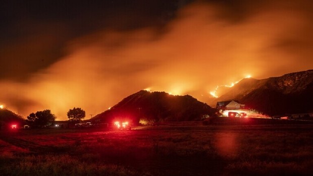 آتش سوزی جنگل ها در کالیفرنیا از کنترل خارج شد