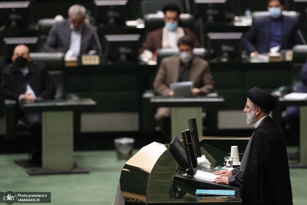 رئیسی برای تحویل لایحه برنامه هفتم توسعه به مجلس می‌رود