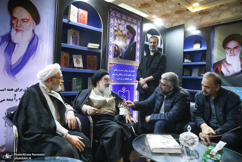 غرفه موسسه تنظیم و نشر آثار امام خمینی (ره) در سی و دومین نمایشگاه بین المللی قرآن کریم