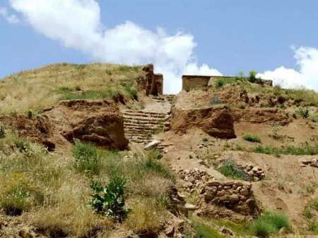 اظهار نگرانی محققان از تخریب بخش زیادی از کالبد خشتی قلعه 'زیویه'