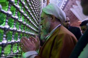 ادای احترام میهمانان سی‌ودومین کنفرانس بین‌المللی وحدت اسلامی نسبت به امام خمینی(س)