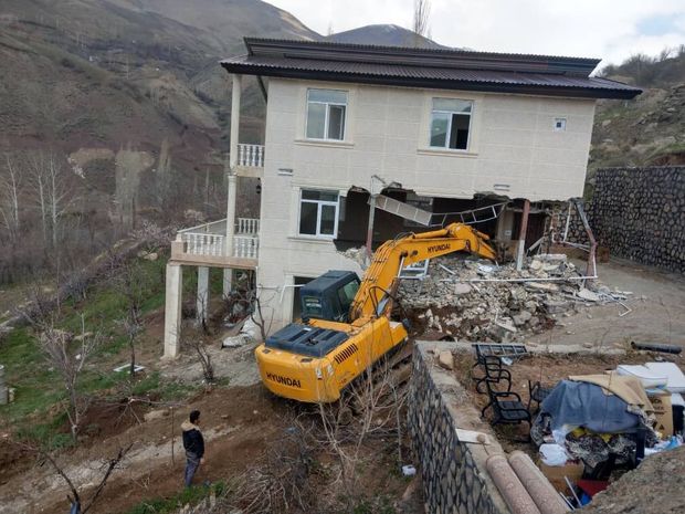 ساخت و سازهای غیر مجاز در الیگودرز تخریب ‌می‌شود