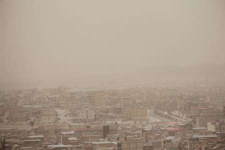 گرد و غبار دید افقی را در قصرشیرین به میزان پنج هزار متر کاهش داد