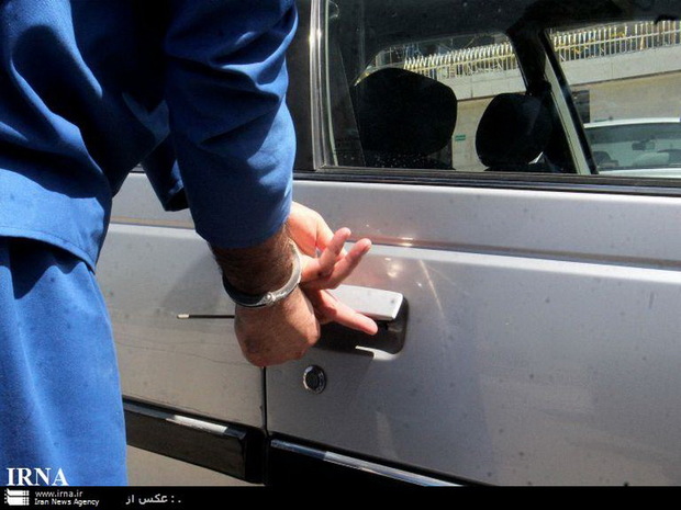 سارق لوازم خودرو با 15 فقره سرقت در رودهن دستگیر شد