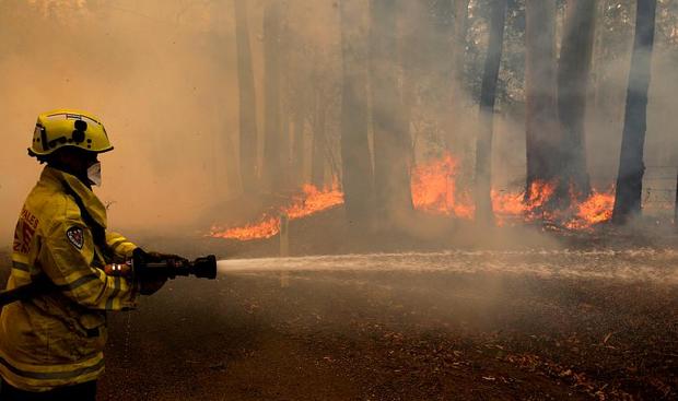 تخلیه چندین شهر در استرالیا در پی آتش سوزی+تصاویر