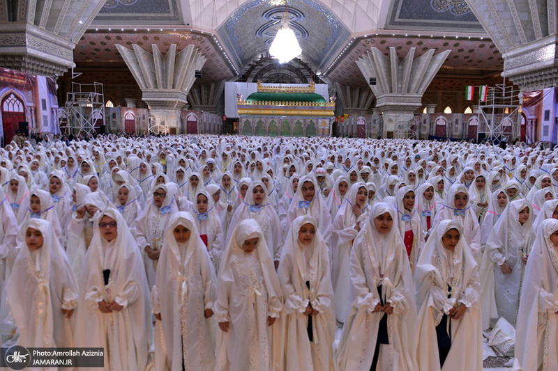 مراسم جشن تکلیف دانش آموزان دختر در حرم مطهر امام خمینی(س)