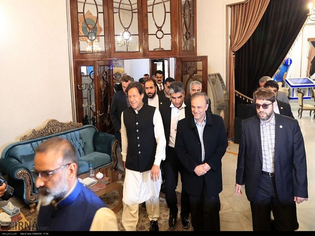 نخست وزیر پاکستان از موزه آستان قدس رضوی دیدن کرد