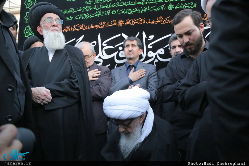پیاده روی آیت الله العظمی وحید خراسانی به سمت حرم حضرت معصومه(س)
