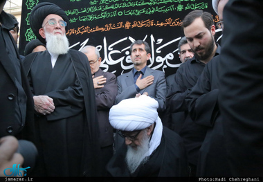 پیاده روی آیت الله العظمی وحید خراسانی به سمت حرم حضرت معصومه(س)