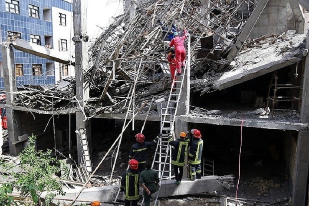 ریزش ساختمان مسکونی در مشهد 6 کشته داشت