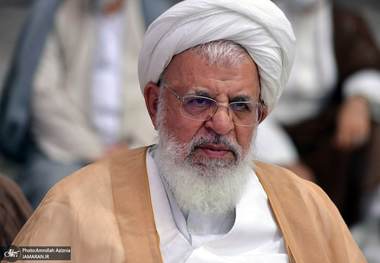 امام جمعه یزد: وارد مرحله‌ای تازه از جنگ‌ها شده‌ایم/ دشمن با رسانه، فساد، شایعه‌سازی و نفوذ فکری و عقیدتی وارد میدان شده است/ حل مشکلات اقتصادی، قناعت، صرفه‌جویی و امید به عنایات الهی، راه رسیدن به عاقبت‌به‌خیری ملت ایران و نابودی دشمنان را هموار می‌کند