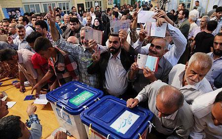 فرماندار سیرجان: شعب اخذ رای با ازدحام جمعیت مواجه است