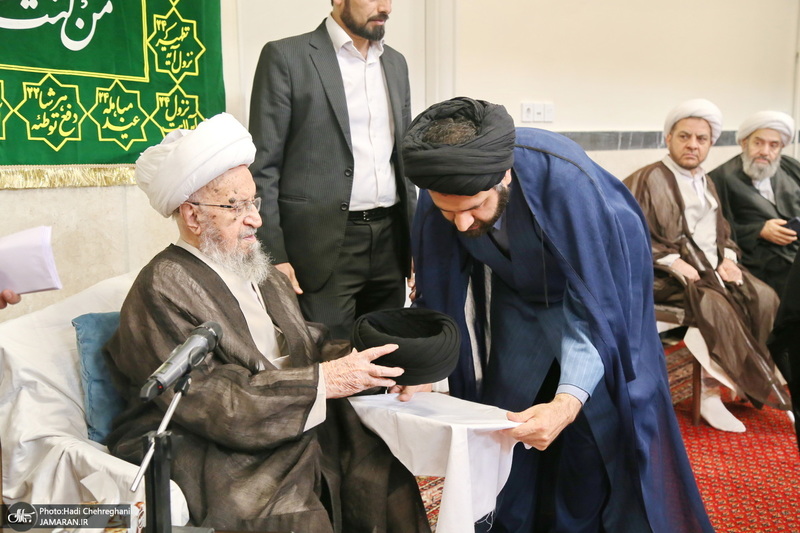 عمامه گذاری طلاب توسط مراجع اعظام تقلید در روز میلاد امام علی (ع)‎