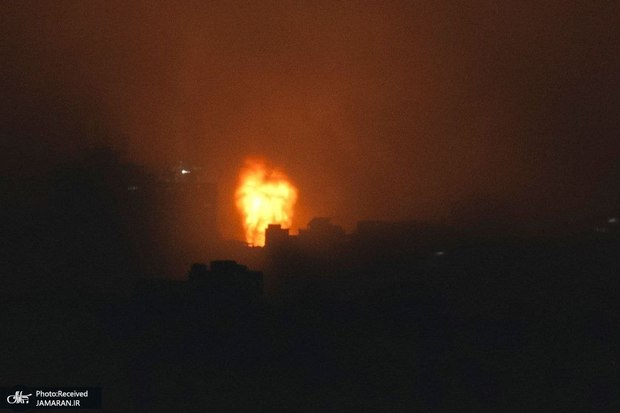 حملات شدید صهیونیست‌ها به خانه‌های مردم در غزه/ 100 حمله در نیم ساعت! + عکس