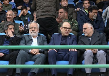 جلسه سعادتمند با پیشکسوتان استقلال و تقدیر از یک دروازه‌بان قدیمی
