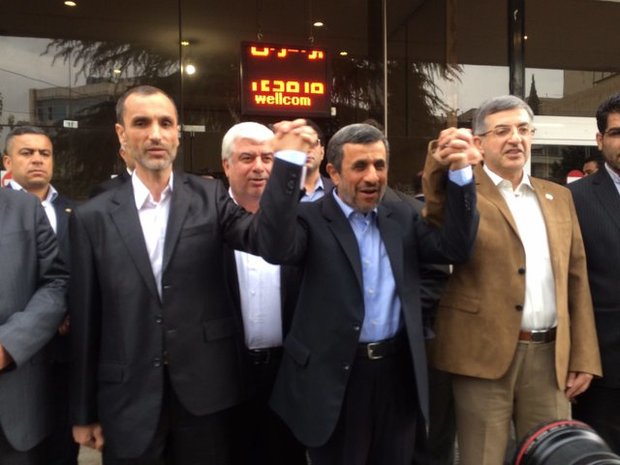 بقایی با همراهی احمدی نژاد و مشائی به ستاد انتخابات کشور رفت