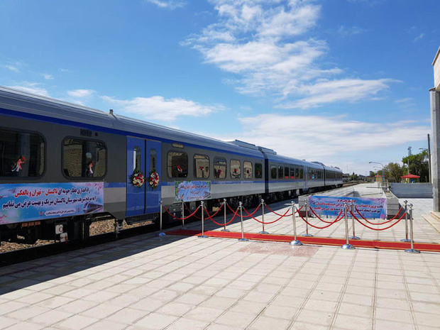 قطار ویژه تاکستان-تهران راه اندازی شد