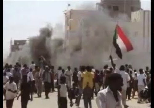 انقلاب«نان» در سودان/ یک دانش آموز کشته و رهبر مخالفان بازداشت شد/ چندین روزنامه هم توقیف شدند