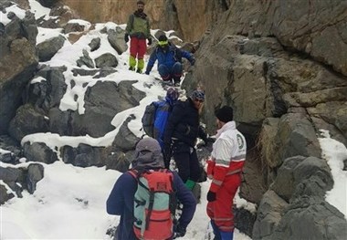 تیم‌های تخصصی هلال‌احمر پنج استان کشور به محل سقوط هواپیما اعزام شدند