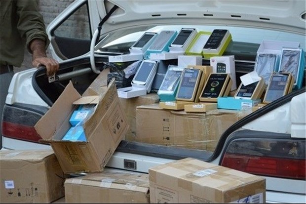 52 هزار قطعه تجهیزات جانبی تلفن همراه قاچاق در اراک کشف شد