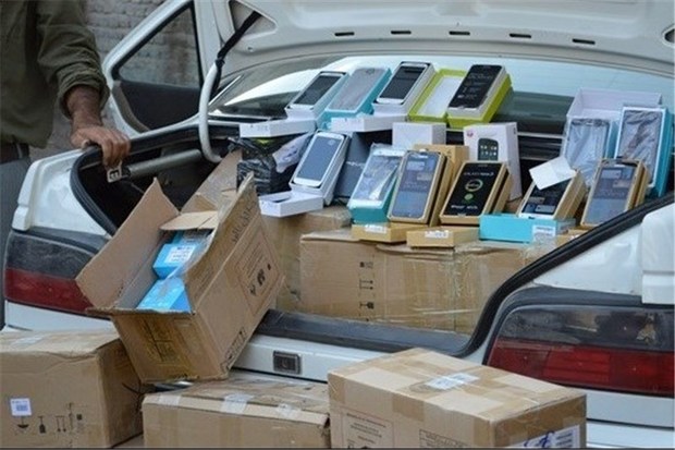 52 هزار قطعه تجهیزات جانبی تلفن همراه قاچاق در اراک کشف شد