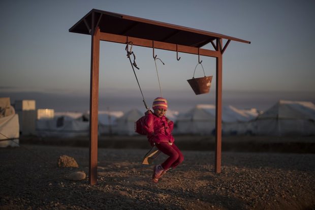 عکس/ کودکانه به دور از هیاهوی جنگ