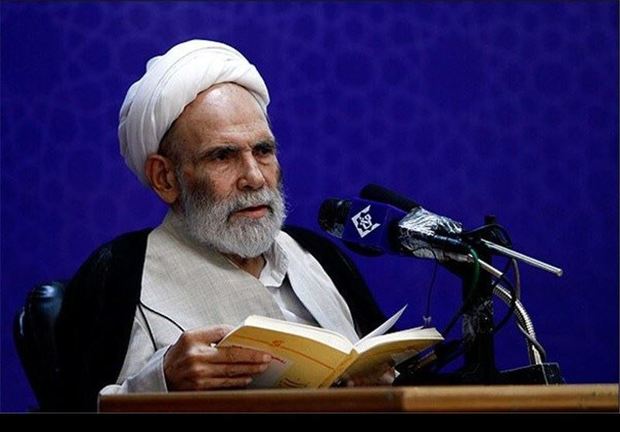 توصیه حاج آقا مجتبی تهرانی بعد از جاری نمودن خطبه عقد به زوجین جوان