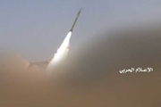 حمله انصار الله یمن به یک پایگاه نظامی عربستان با موشک بالستیک 