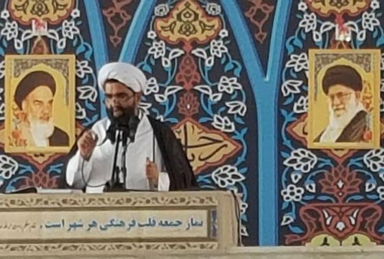 امام جمعه کیش: دشمن با شایعه پراکنی قصد نفوذ در ایران را دارد