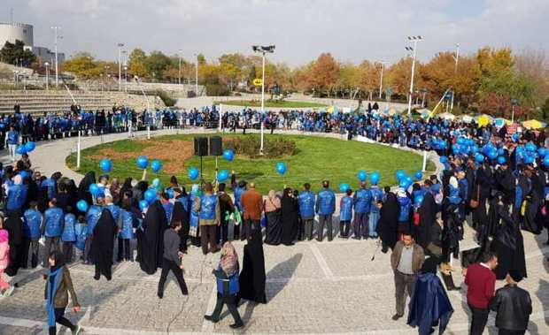 حلقه آبی نماد بیماری دیابت در مشهد تشکیل شد