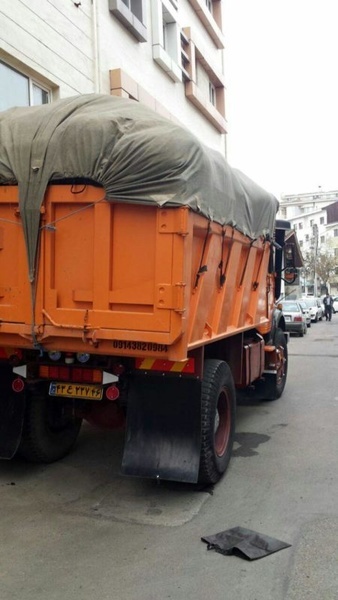 دو کامیون کالای اساسی از گیلان به مناطق زلزله‌زده ارسال شد