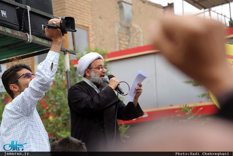 راهپیمایی نمازگزاران نماز جمعه قم در واکنش به خروج آمریکا از برجام
