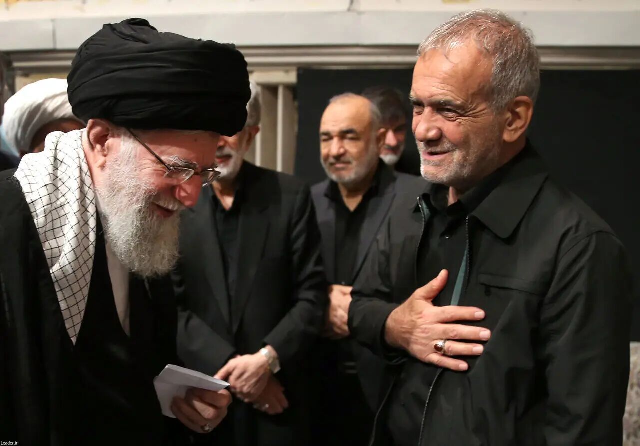 خاطره مرضیه وحید دستجردی از دیدار با رهبر شهید و سوالی درباره پزشکیان سالها قبل از اینکه رئیس جمهور شود + فیلم