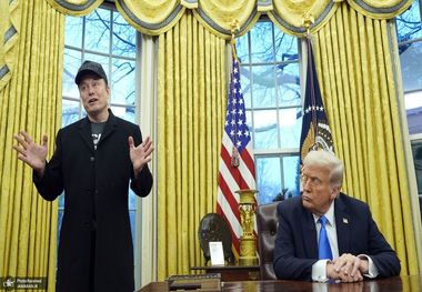 دعوا در کاخ سفید/ ایلان ماسک به مشاور ترامپ: تو یک احمق تمام عیاری!