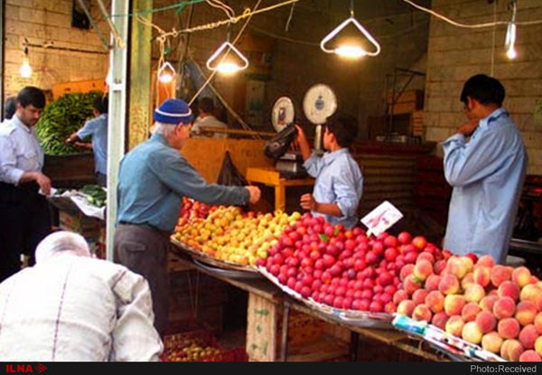 آغاز توزیع مرحله دوم میوه تنظیم بازار در یزد توزیع 960 تن میوه در سطح عرضه