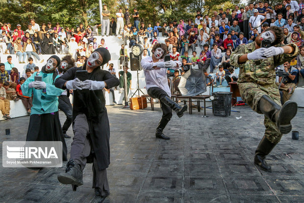 پهنه فرهنگی هنری رودکی تهران میزبان نمایش‌های خیابانی