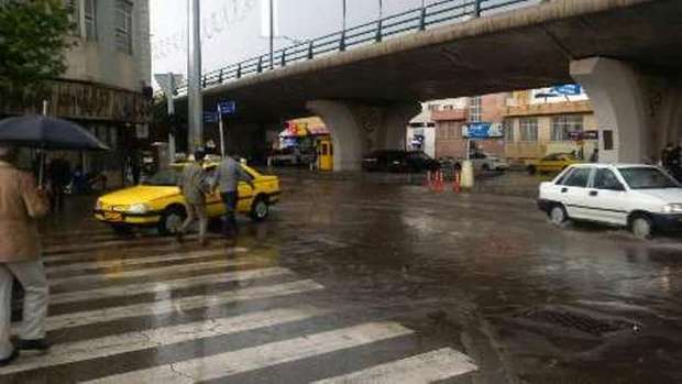 بارش شدید باران موجب آبگرفتگی خیابان های قزوین شد