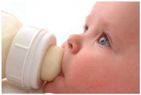 38 درصد از کودکان خوزستانی از تغذیه با شیر مادر محرومند