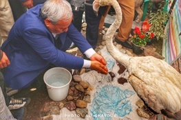 ریختن نمادین آب به ماکت دریاچه ارومیه توسط معاون رییس جمهور   عکس