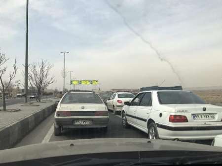 عملیات حفاری موجب ترافیک سنگین در محور تبریز- صوفیان شد