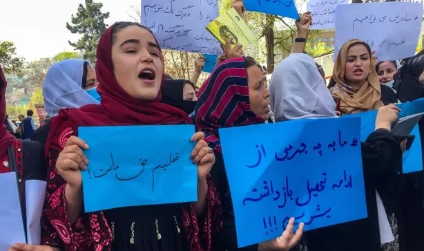 حکومت طالبان آینده دختران افغانستان را تباه می کند