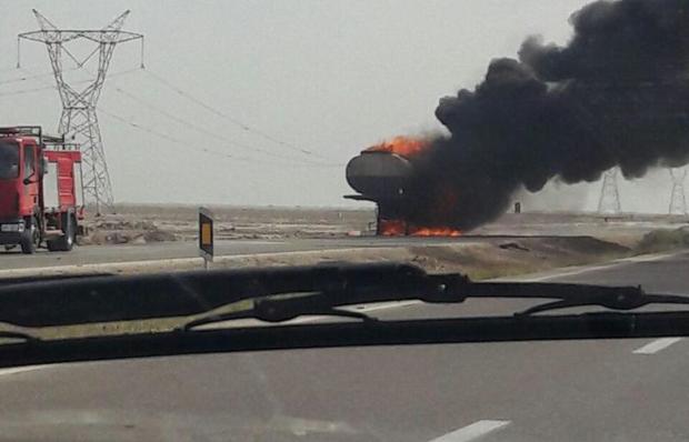 تانکر سوخت در جاده اهواز - آبادان در آتش سوخت